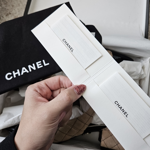 Chanel kidskin quilted patent cap Mary Jane's in beige and black - Picture 9 of 16